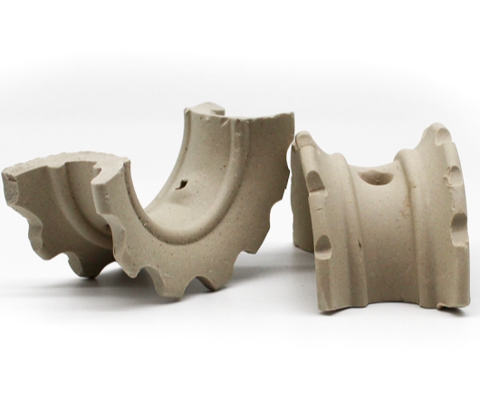 세라믹 새들링 패킹의 구조와 디자인 특성에 대한 자세한 설명입니다.